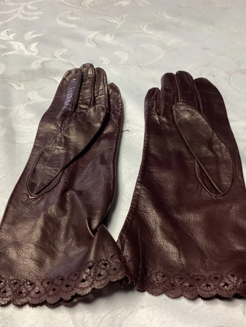 Table cut new vintage gloves never worn